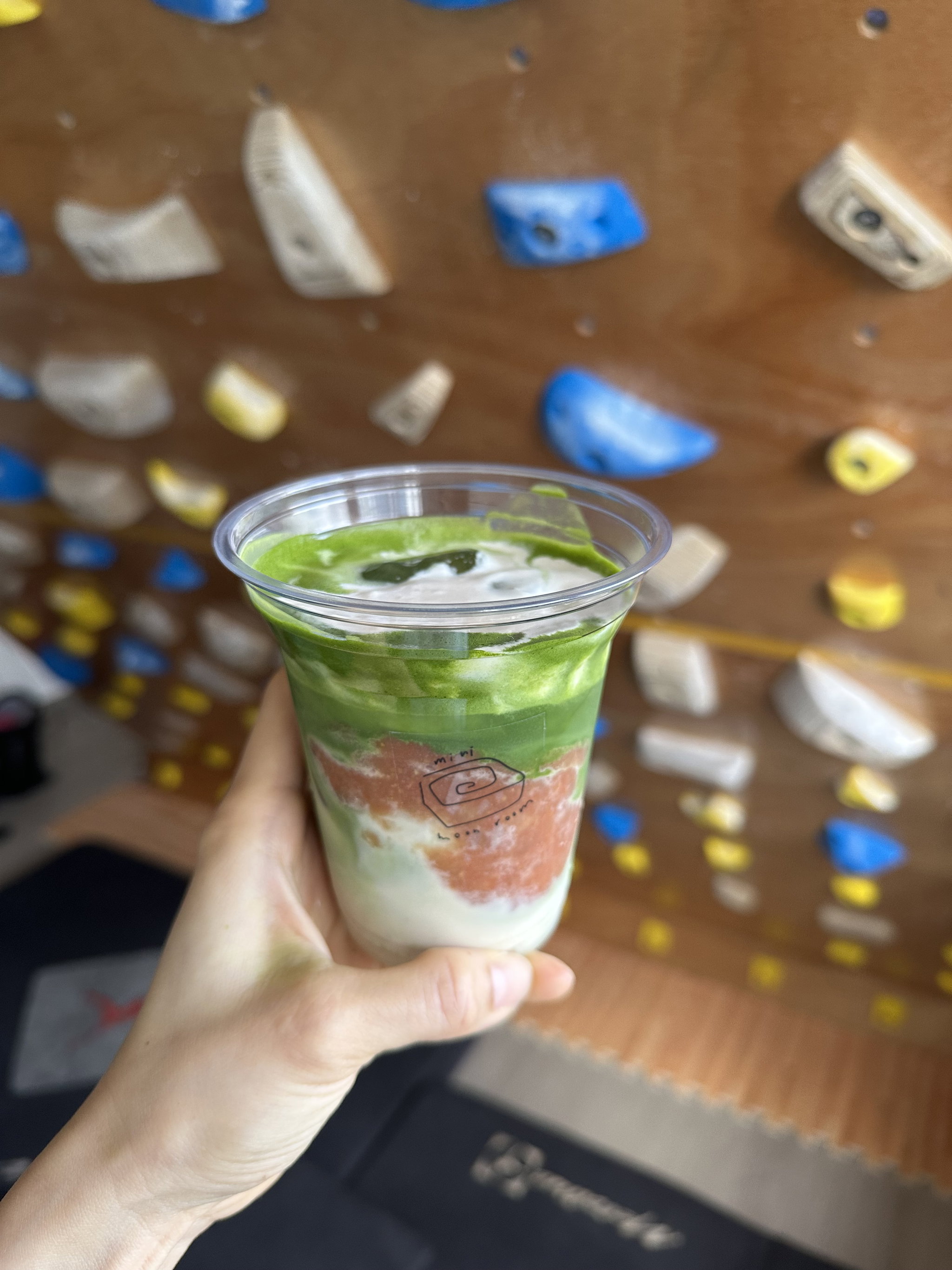 Strawberry Cold Foam Matcha (Iced)_0