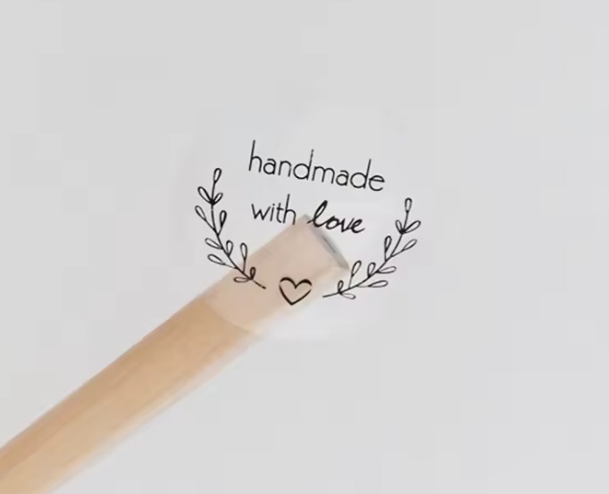 Pegatina transparente hecho a mano con amor_0