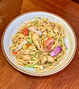 Tallarín Saltado de Pollo