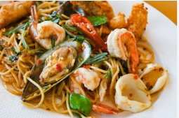 Stir fried round rice noodles with mixed seafoods (3 different seafoods)