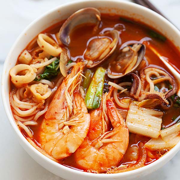 Soup Noodles with Mixed Seafoods (3 types of seafood)