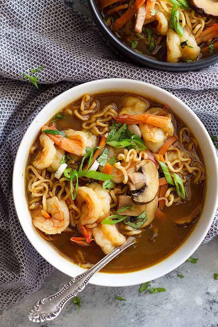 Instant Soup Noodles with mixed seafoods (3 types of Seafood)