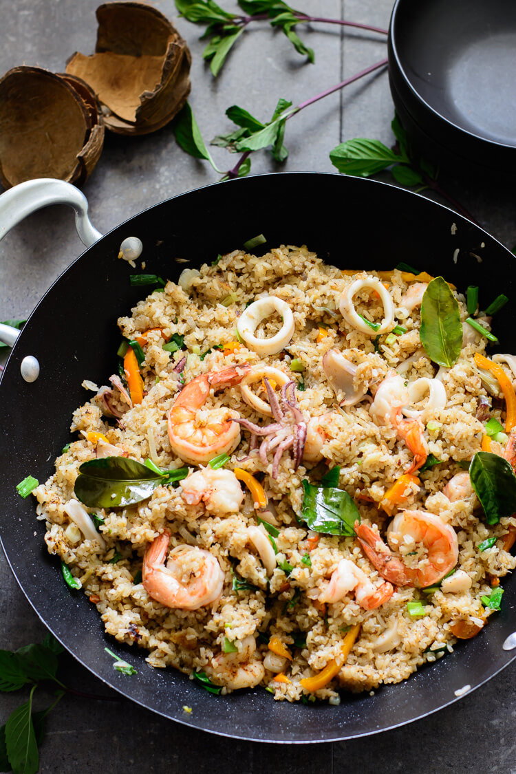 Fried rice with mixed seafoods (3 tyoes of seafoods)