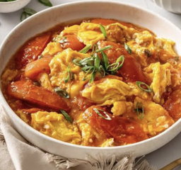 Scrambled egg with tomato and soy sauce