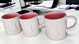 Tasse en Céramique Rose Intérieur Rouge - Code Article : BCB_0163