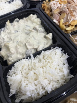 ستروغونوف دجاج مع رز ابيض 