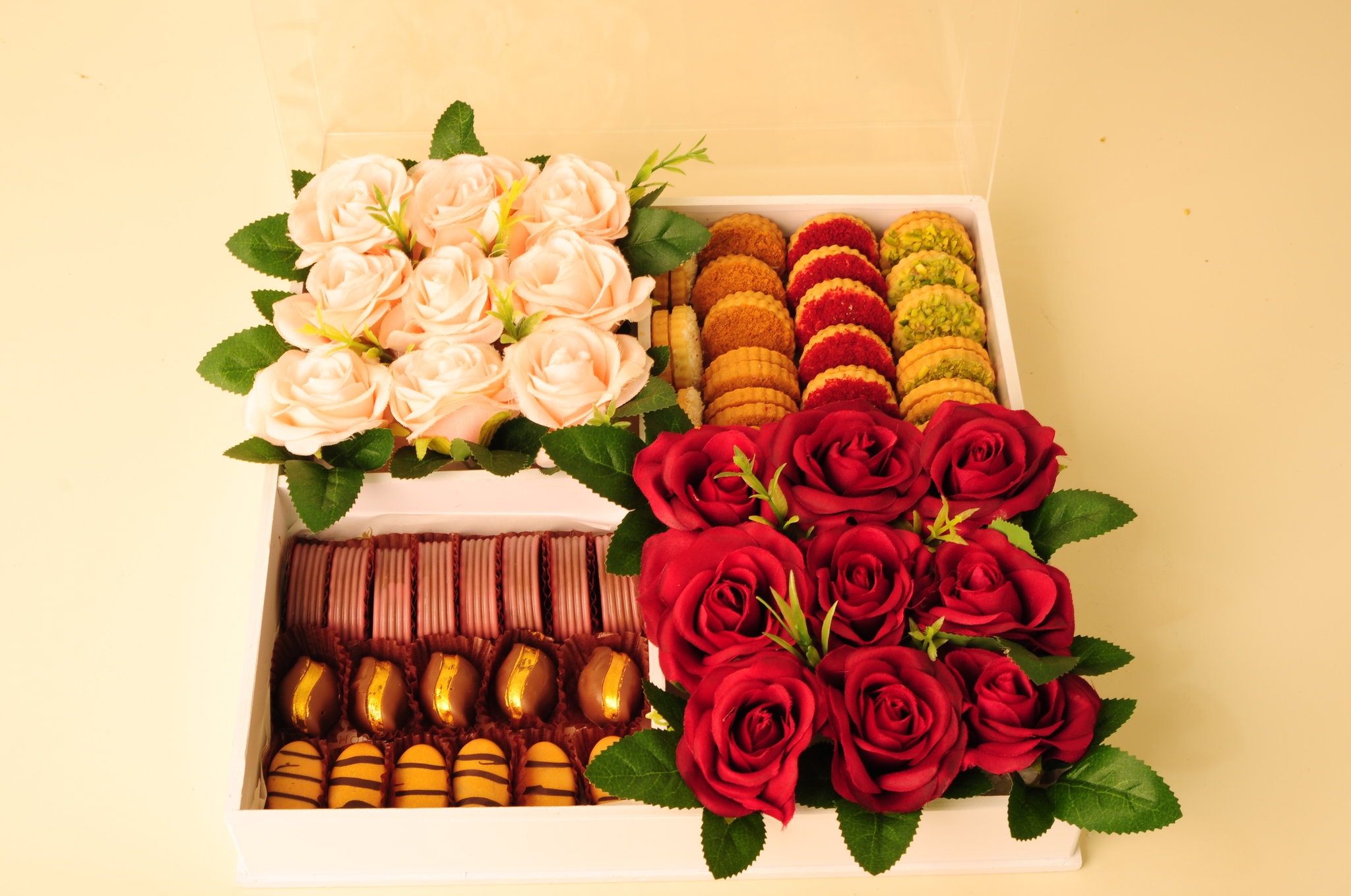 Sweets & Natural Flowers Gift Box_0