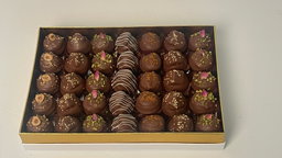 Brownies coved by chocolate