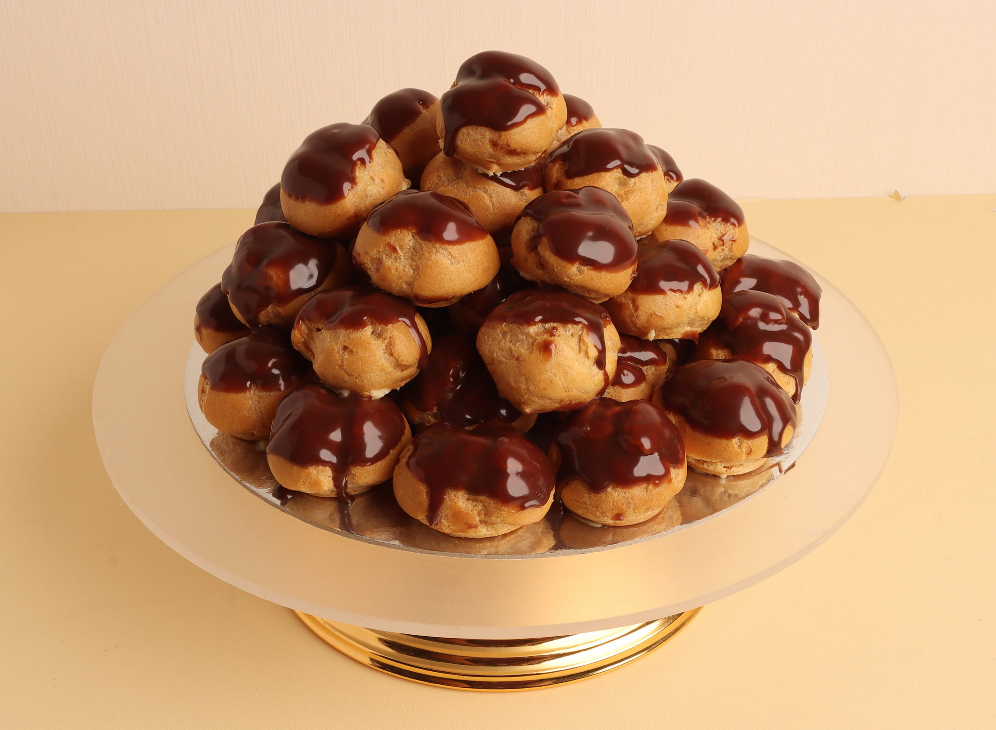 Pyramid of Profiteroles_0