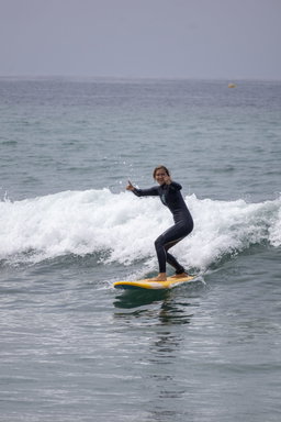 Surf Lessons For Beginners 