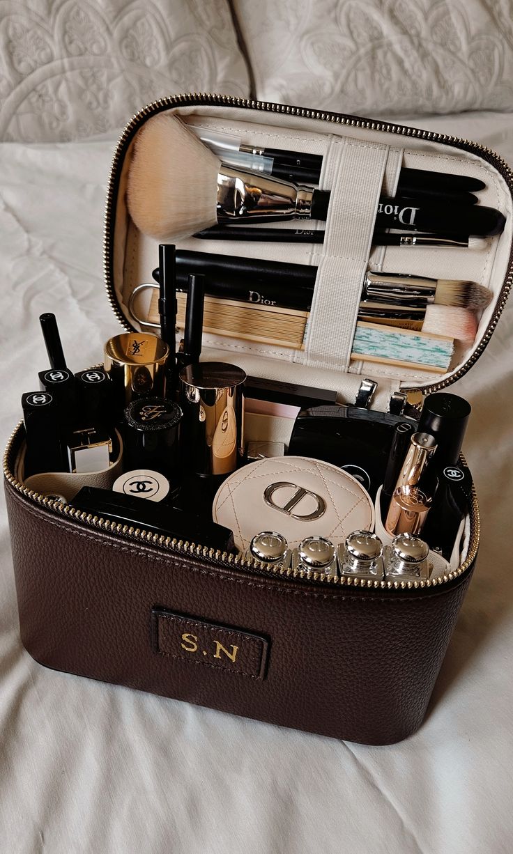 Charlotte Make up 
