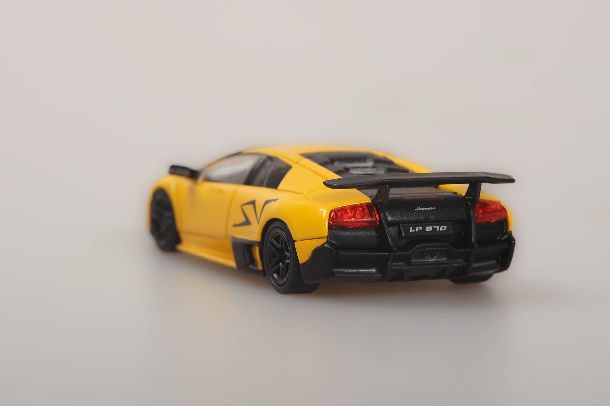 HIGHREV MODEL 1/64 LAMBORGHINI MURCIELAGO LP670-4 SV