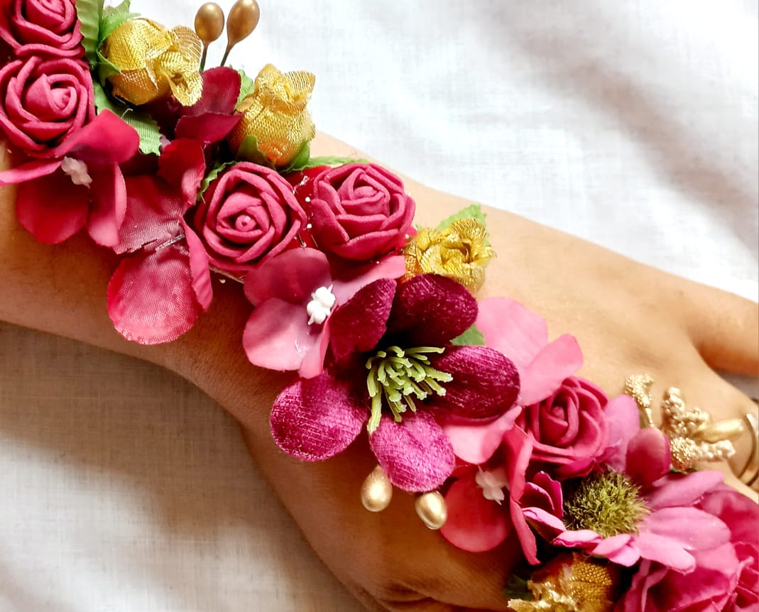 🌹 Tattoo Corsage – Bridal Floral Elegance 🌸✨_4