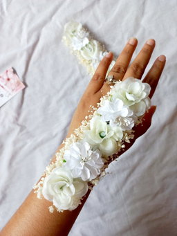 🌹 Tattoo Corsage – Bridal Floral Elegance 🌸✨
