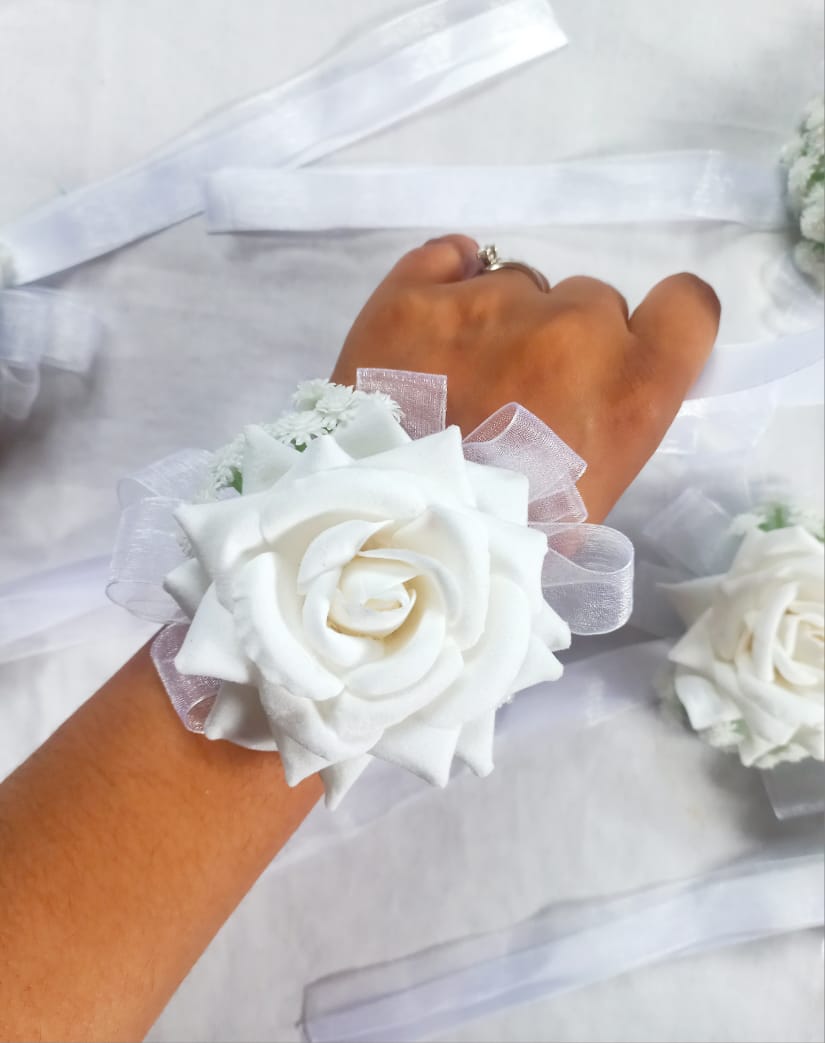 🌹 Kirsty Corsage