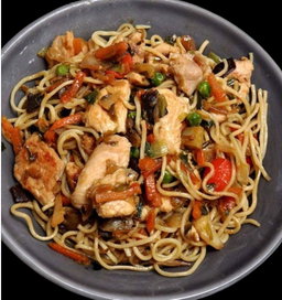 Nouilles sautées avec légumes