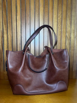 Cartera tote de cuero Sondra Roberts marrón