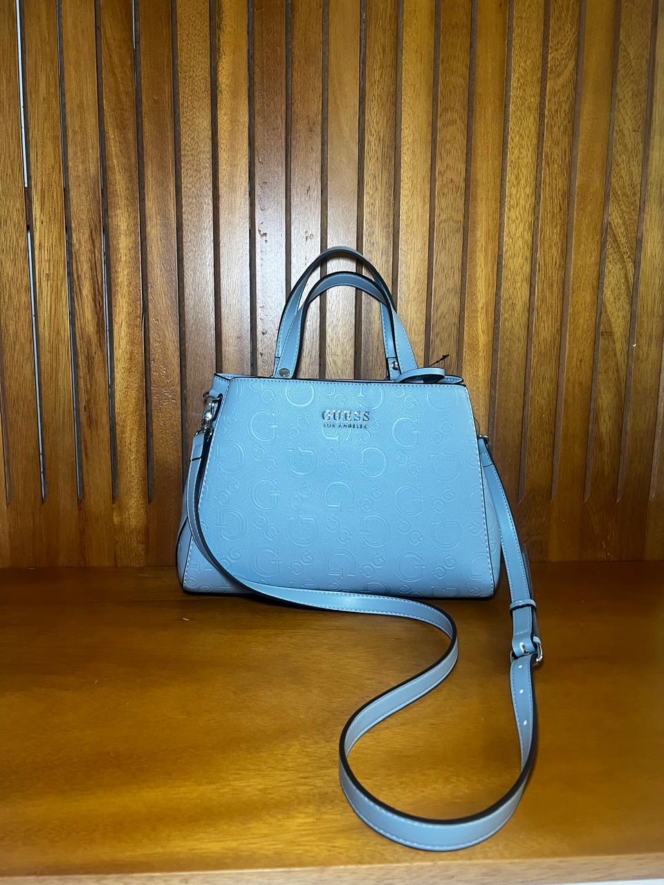 Cartera Guess Azul Claro con Asa Doble y Correa Ajustable_1