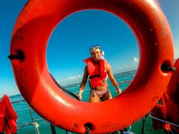 Ojos indigenas y catamaran 