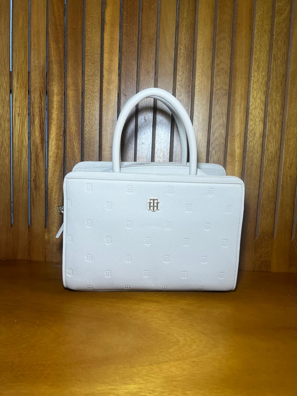 Cartera Tommy Hilfiger Beige con Correa Ajustable_2