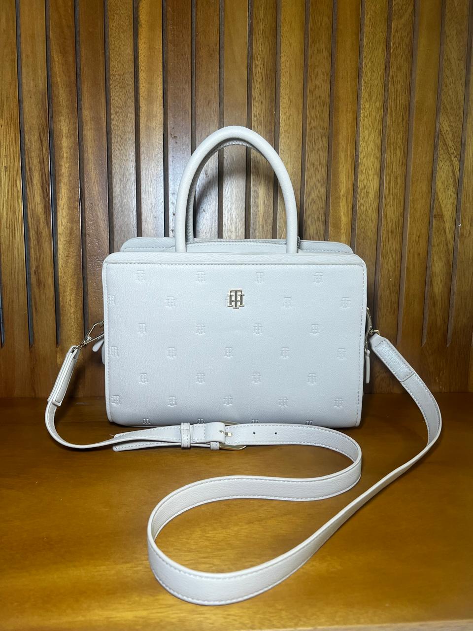 Cartera Tommy Hilfiger Beige con Correa Ajustable_1