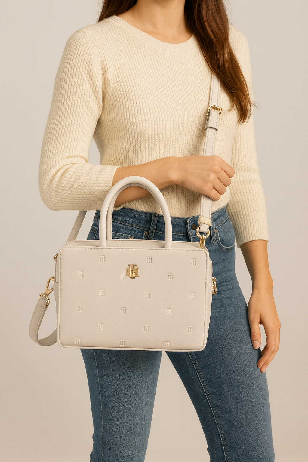 Cartera Tommy Hilfiger Beige con Correa Ajustable