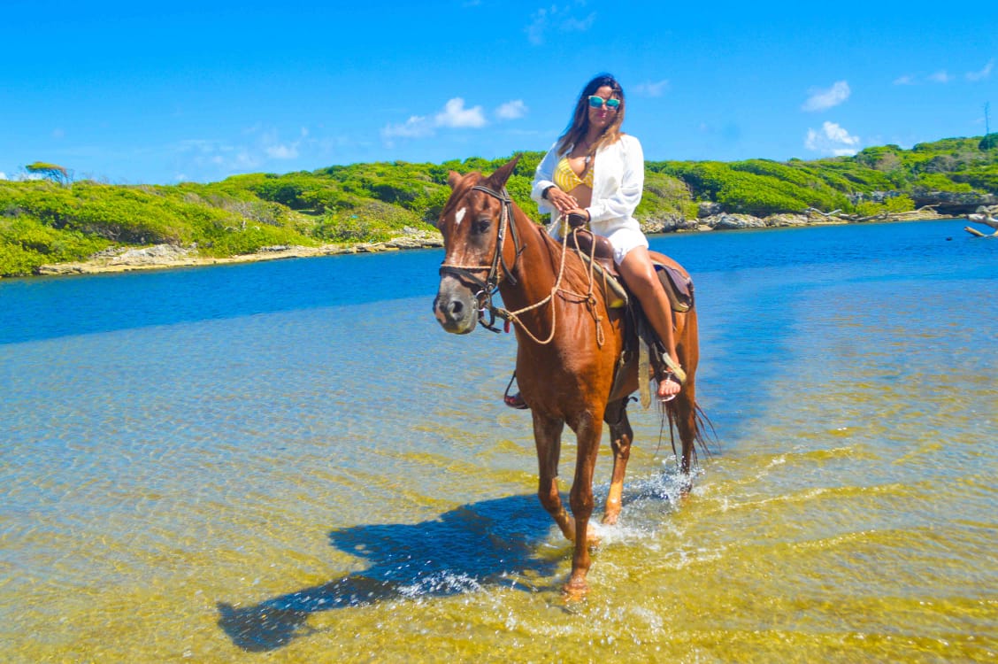 Paseo a Caballo con playa Macao_12