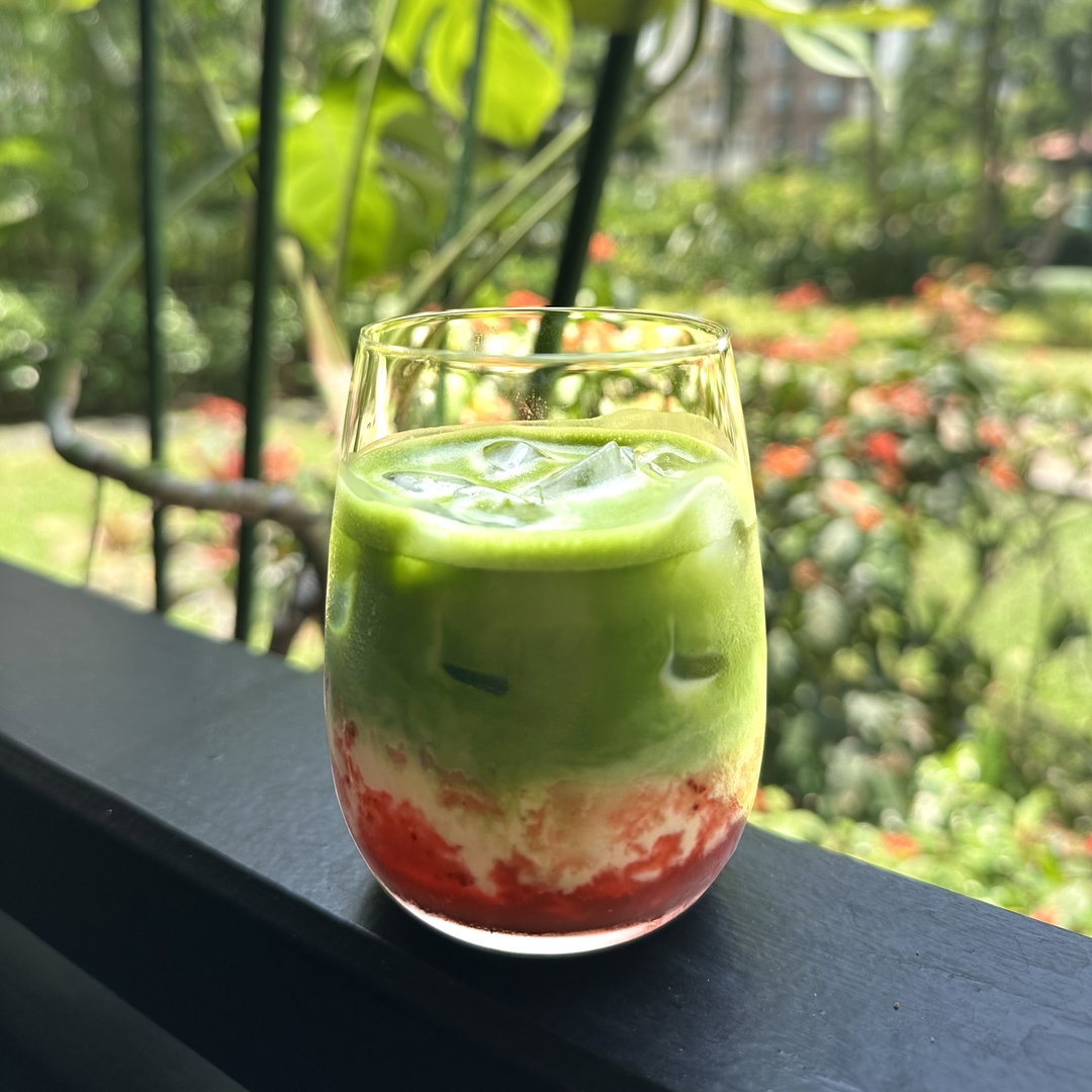 🍓 Strawberry Matcha Latte