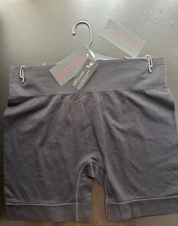 Short leg shaper black