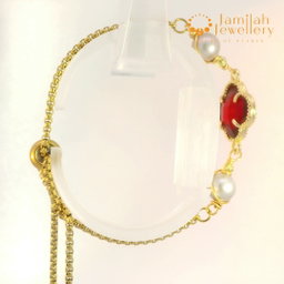 Soft Grey Round Pearl & Red Cubic Zirconia Charm Bracelet – 18K Gold-Plated Stainless Steel 