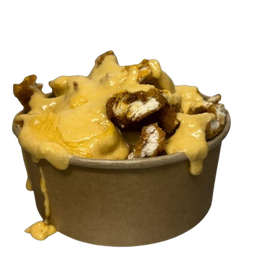 POUTINE CARTOFI CHEDDAR CU PUI