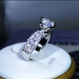 Amelia Radiant Luxe Diamond Ring