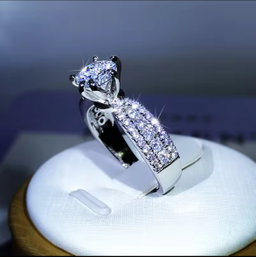 Amelia Radiant Luxe Diamond Ring
