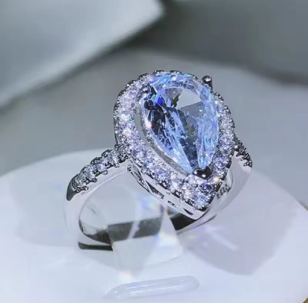 Milan Pear-cut Halo Ring