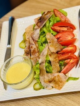 Salade d’avocat / crevette ou charcuterie