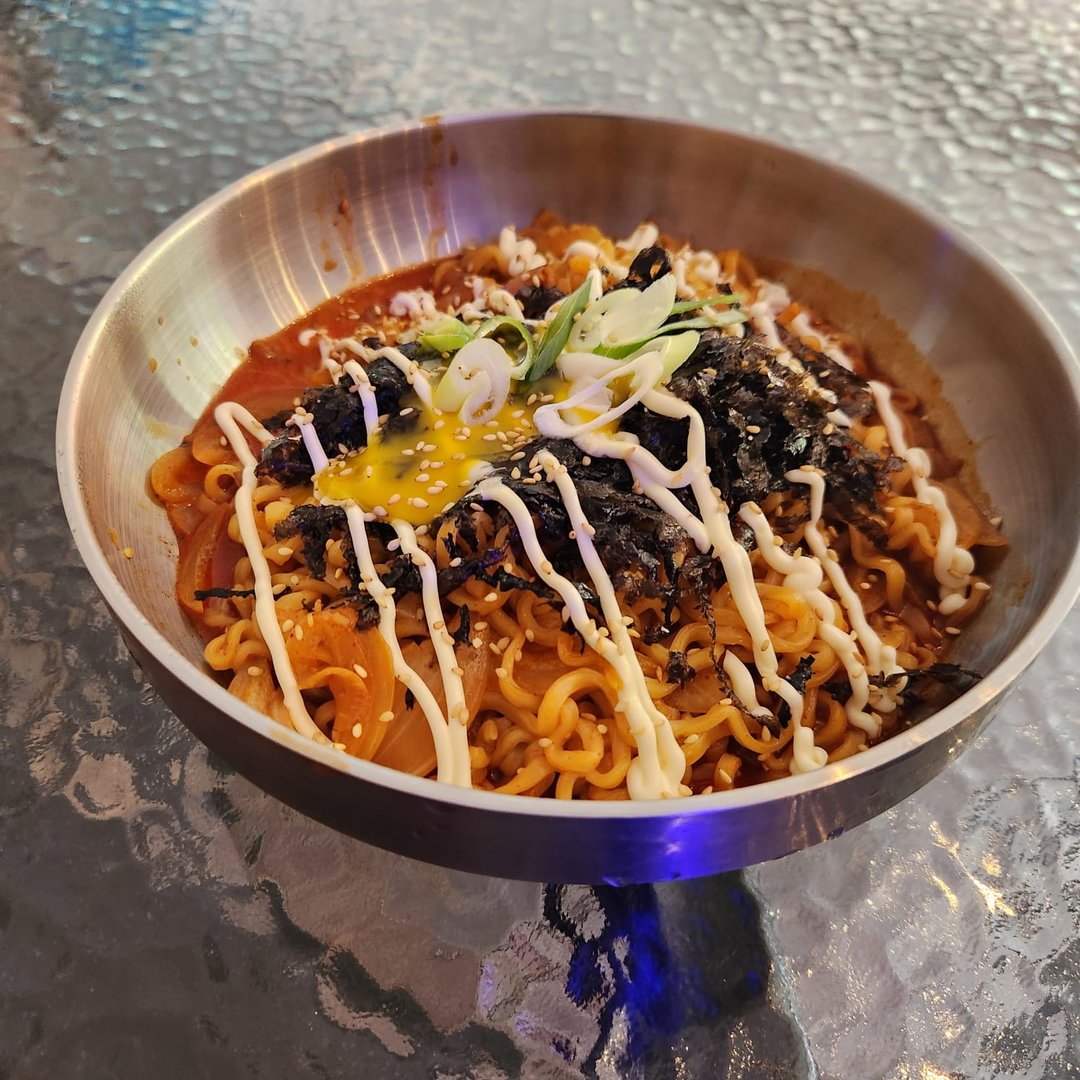 TV Show Fire Chicken Noodle 지락실 붉닭 볶음면 (SPICY!)
