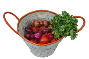 Veggie bundle ( 1kg onion , 1kg tomato, 1kg potato and 2 bundle corriander)