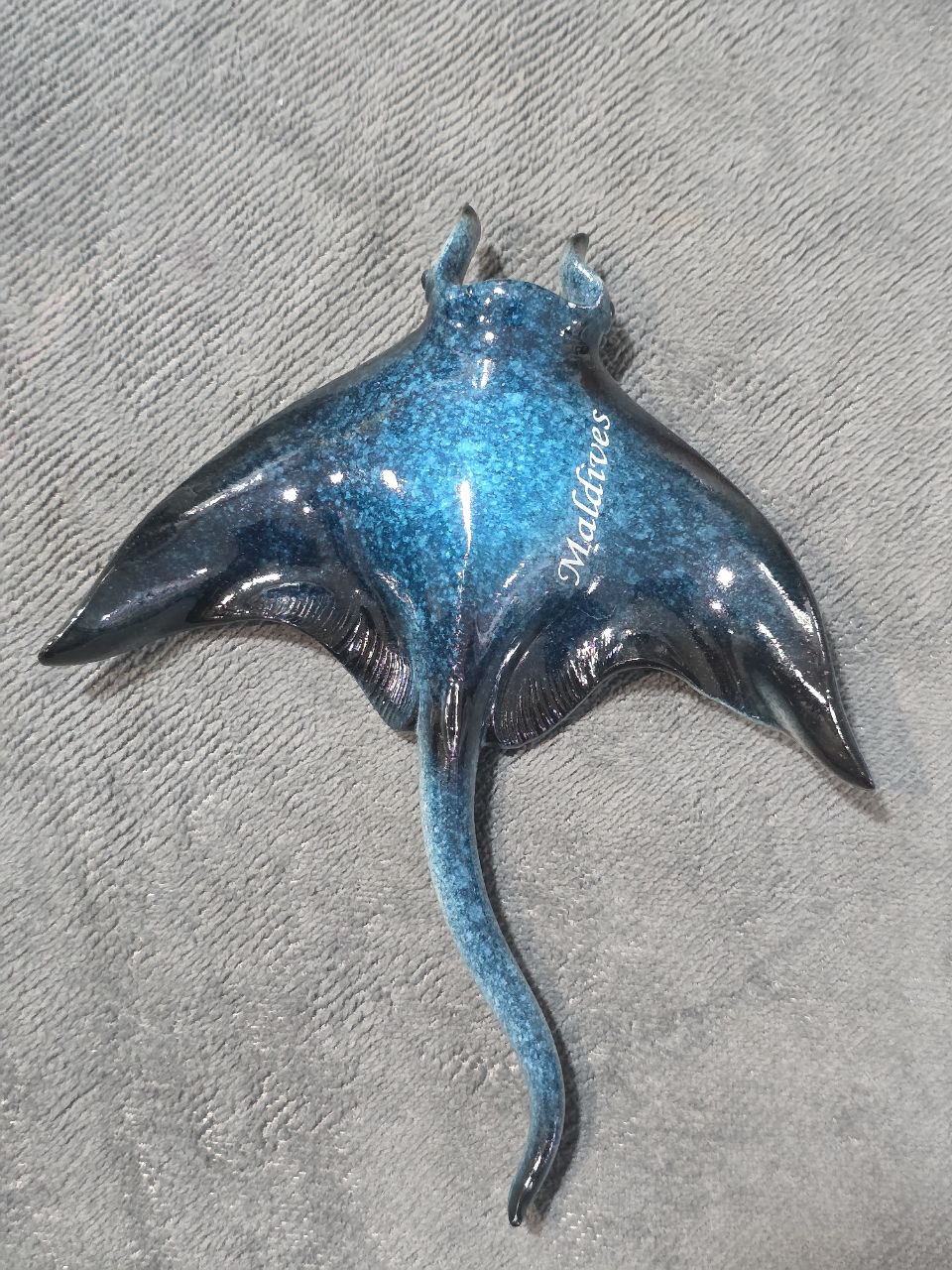 Azure Glide – Manta of the Maldives