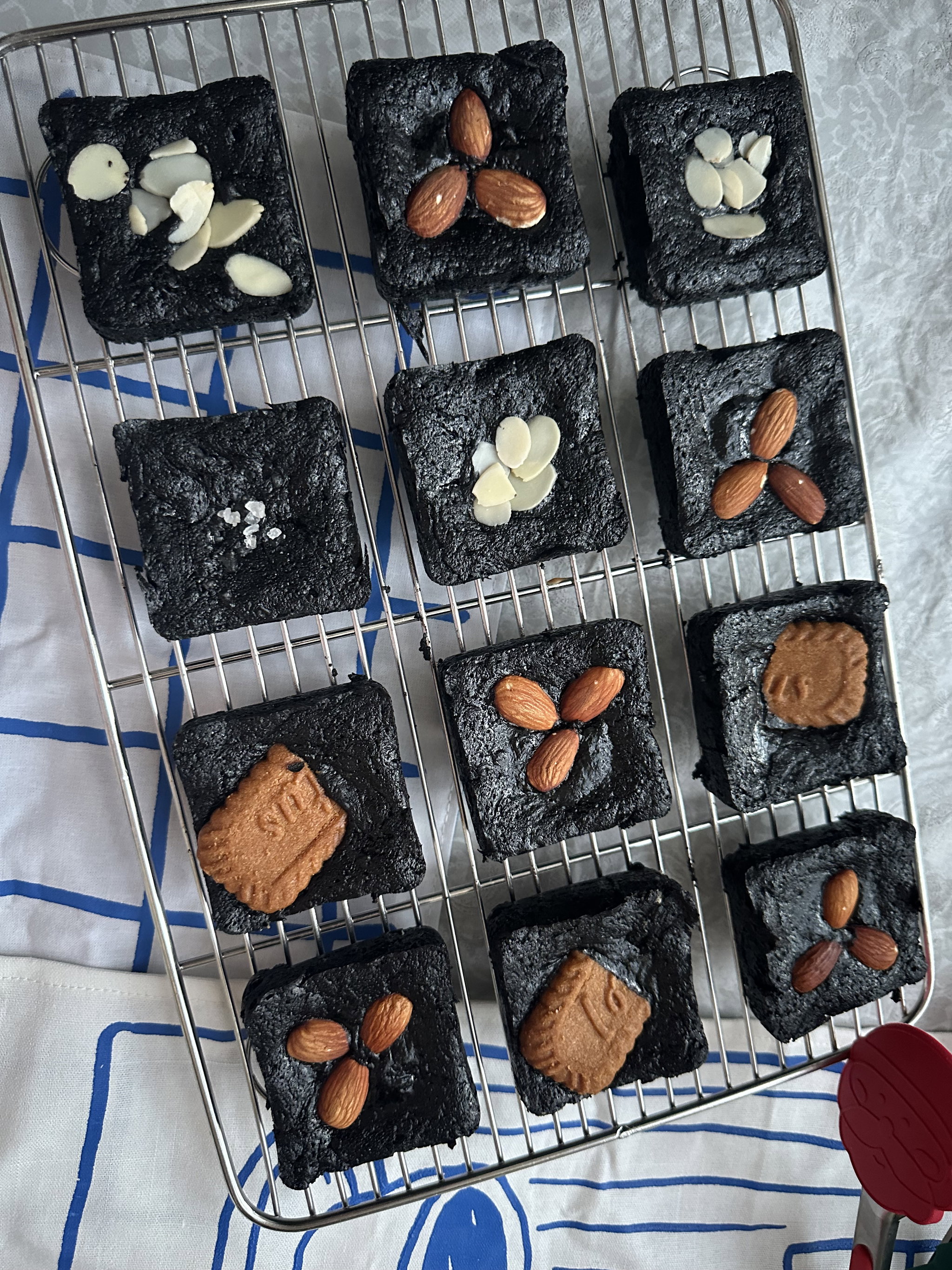 Blackout Brownie (4 pieces in a box) _0