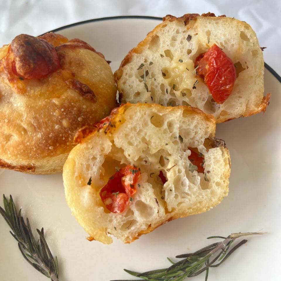 Tomato Basil Focaccia Muffin 🍅_0