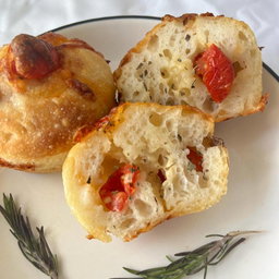 Tomato Basil Focaccia Muffin 🍅