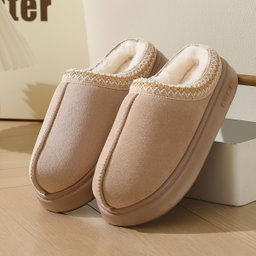 Pantoufle en velours avec Finition Broderie