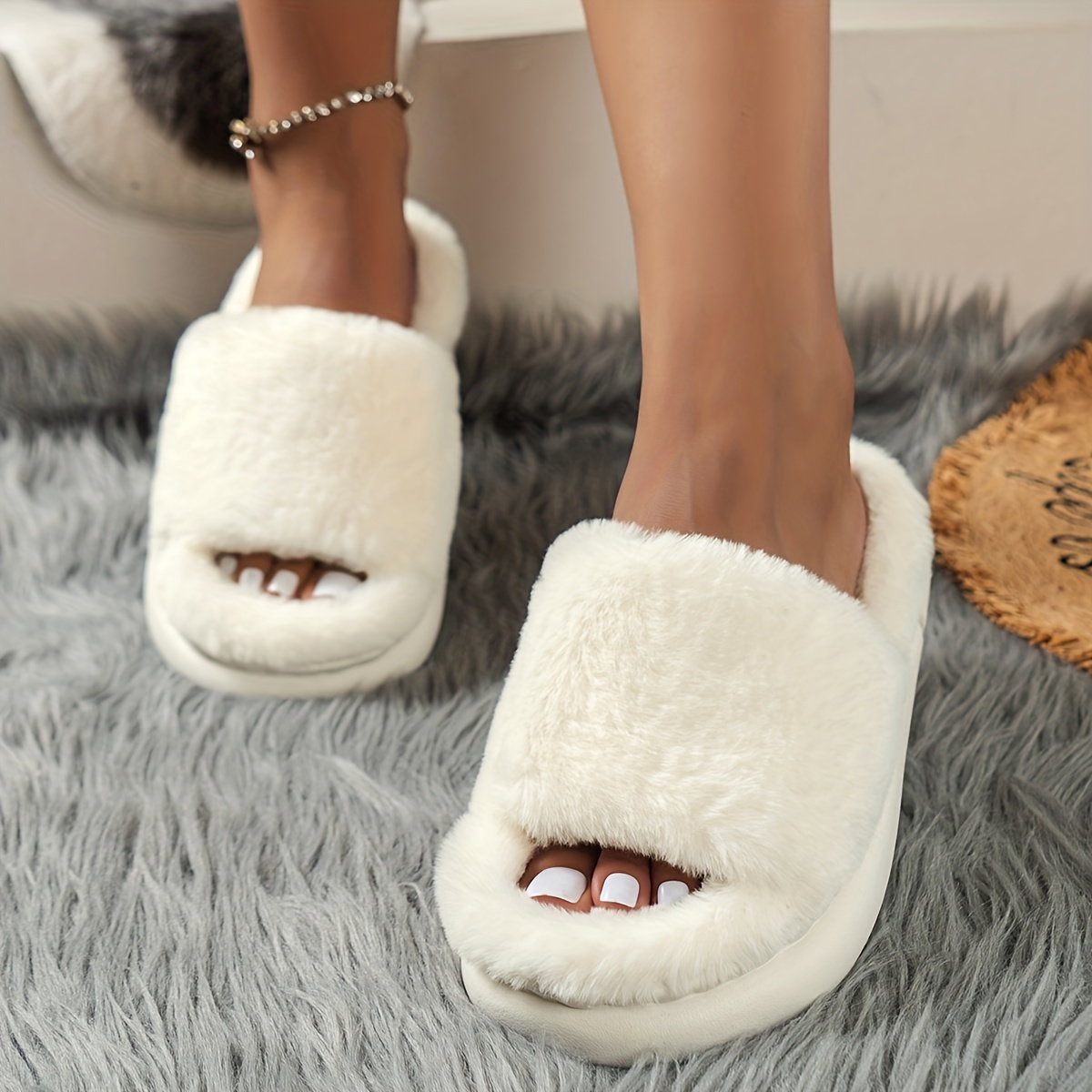 Pantoufle en Fourrure Blanche_2