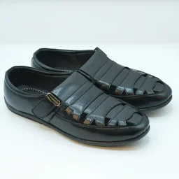 Men’s Black Closed-Toe Sandals GS58