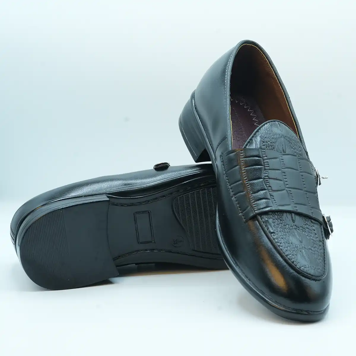 Black-Colored Men’s Loafers with a Textured Finish GS45_2