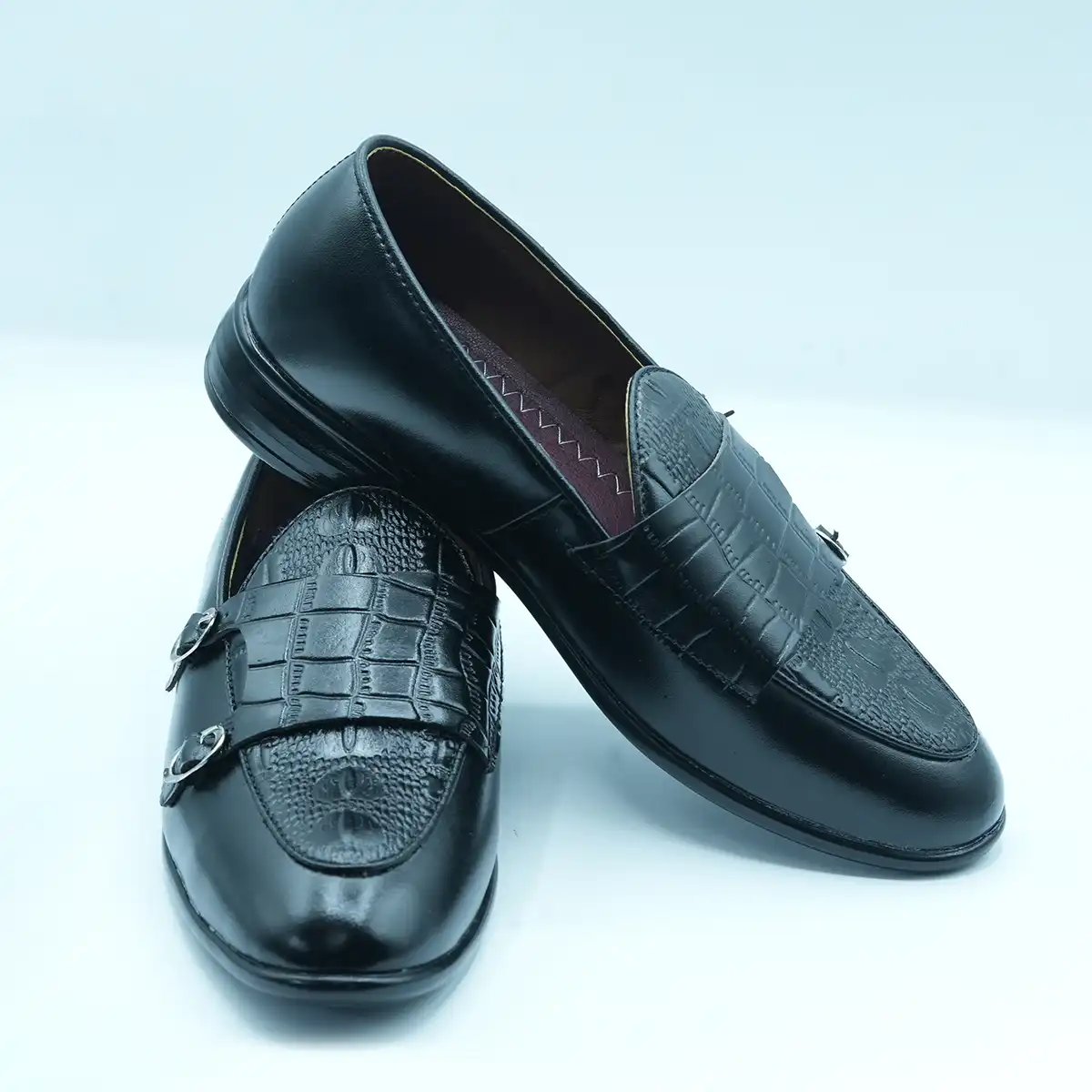Black-Colored Men’s Loafers with a Textured Finish GS45