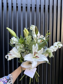 Bouquet for her total white 