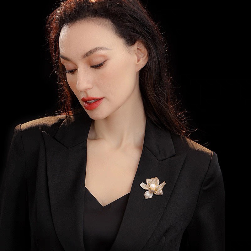 Pearl brooch