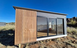 One bedroom en-suite living Pod (5.7m x 2.5m)