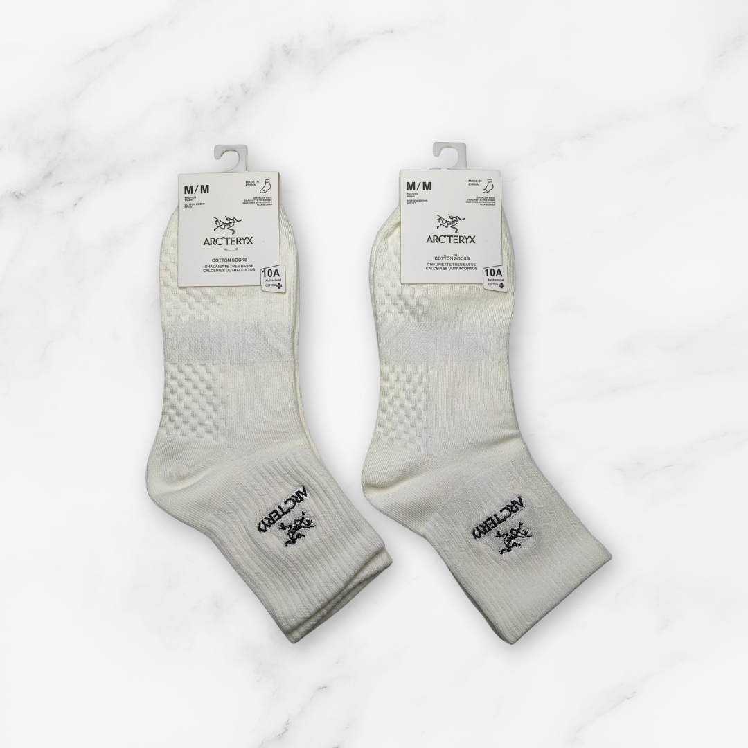 [10188] - 2 Pairs Women’s High-Cotton Crew Socks – Antibacterial, Cushioned & Breathable _1